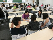 「グローバル地域文化学部現役学生・卒業生に聞いてみよう！」