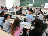 「グローバル地域文化学部現役学生・卒業生に聞いてみよう！」